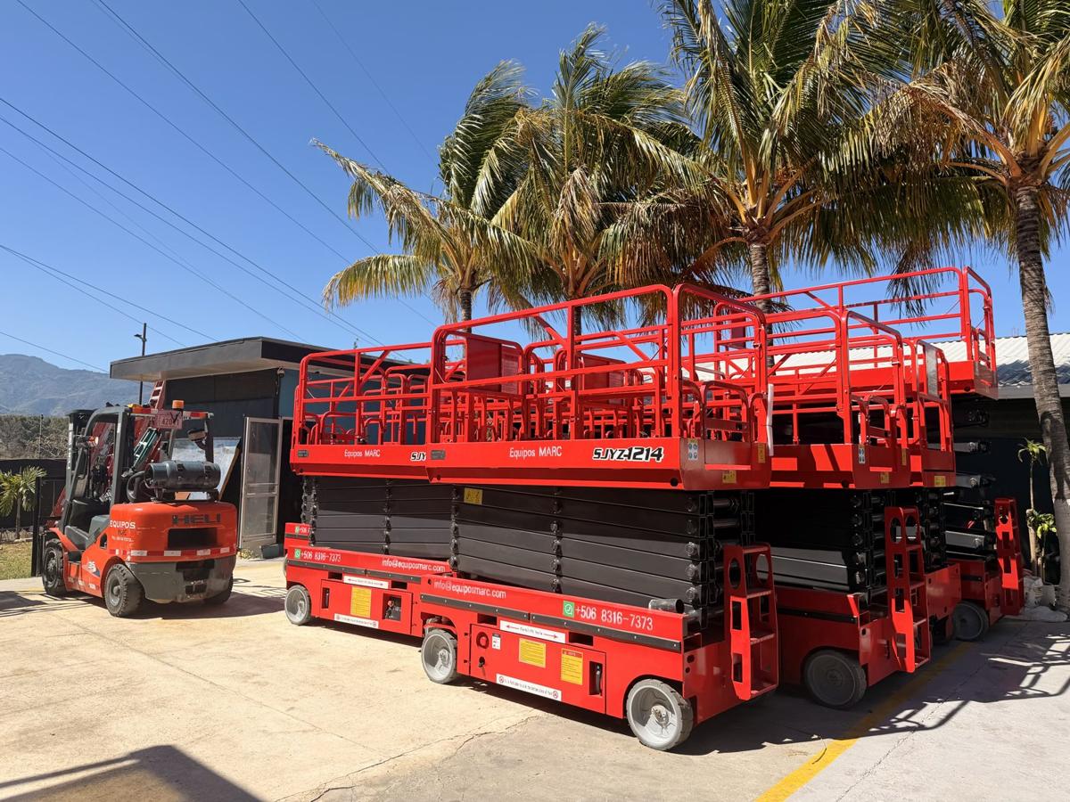 Plataformas y montacargas listos para despacho